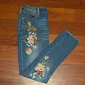 super cute embroidered jeans!